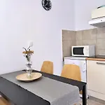 Apartmán With Parking Space Cizici, Krk - 22046 Malinska