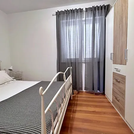 Apartment With Parking Space Cizici, Krk - 22046