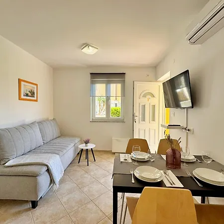 Apartment With A Parking Space Cizici, Krk - 22046
