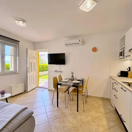Apartment With Parking Space Cizici, Krk - 22046 Malinska