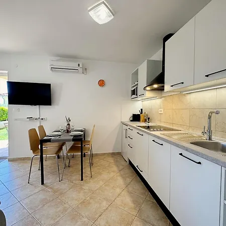 With A Parking Space Cizici, Krk - 22046 Apartment Malinska