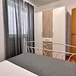 Apartment With Parking Space Cizici, Krk - 22046