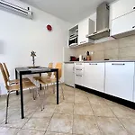 With Parking Space Cizici, Krk - 22046 Apartment Malinska